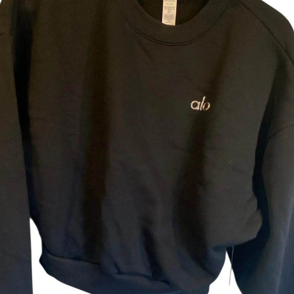 ALO Yoga Black Cropped Crew Sweatshirt with Subtle Logo